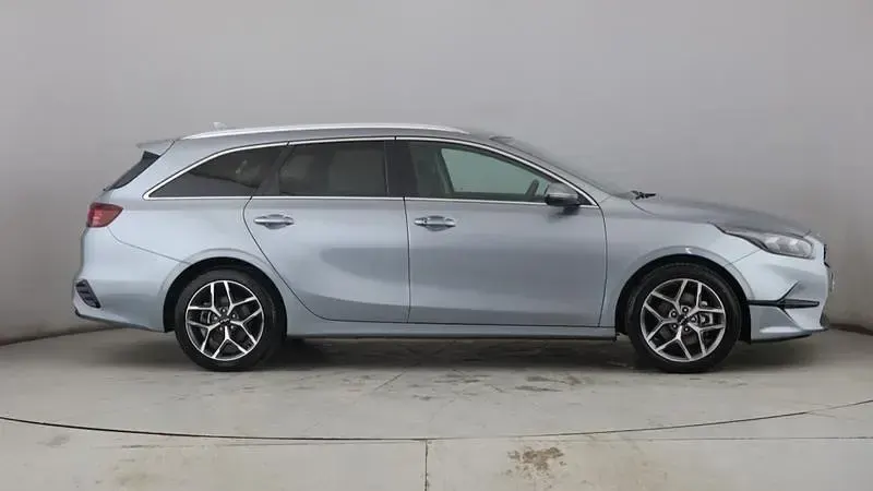 Used Kia Ceed 138 HP (101 kW) 2025 Silver Hatchback