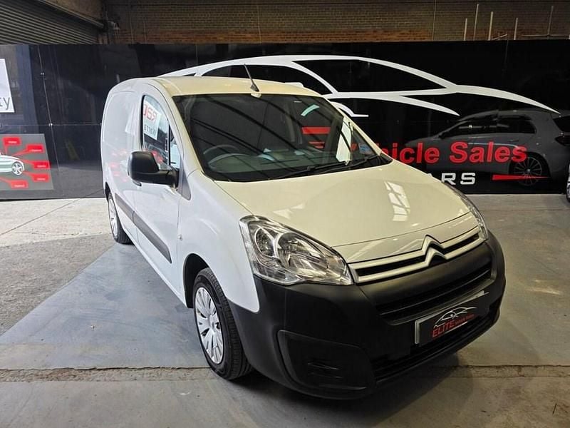 Used Citroën Berlingo 75 HP (55 kW) 2018 White MPV