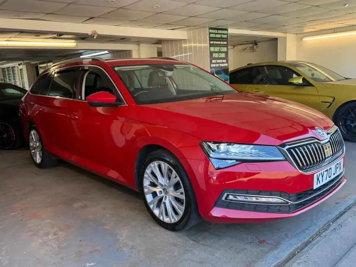 Gebraucht Skoda Superb SE L 150 PS (110 kW) 2020 Rot Kombi