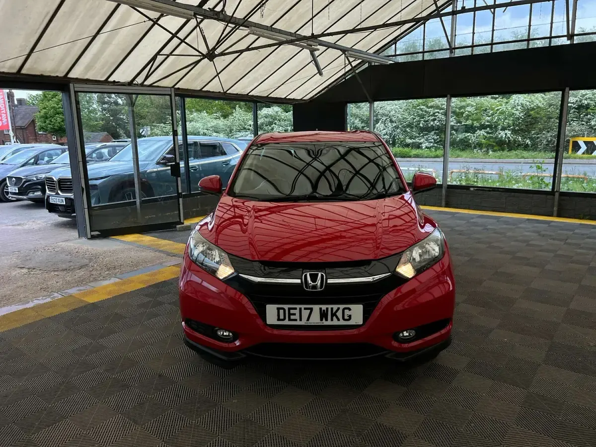 Used Honda HR-V SE 120 HP (88 kW) 2017 Red SUV