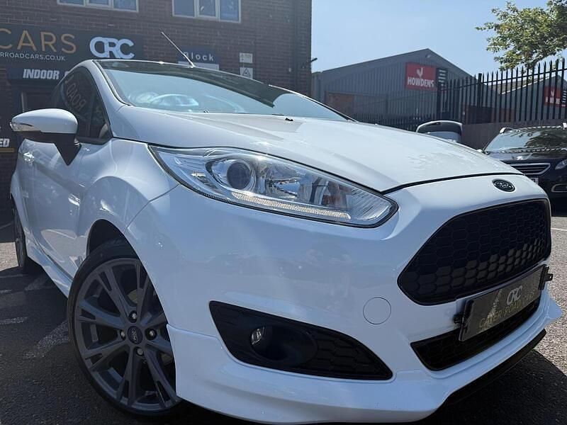 White Used 2016 Ford Fiesta Zetec Hatchback | £4,395 (Fair price) - Image 1/4