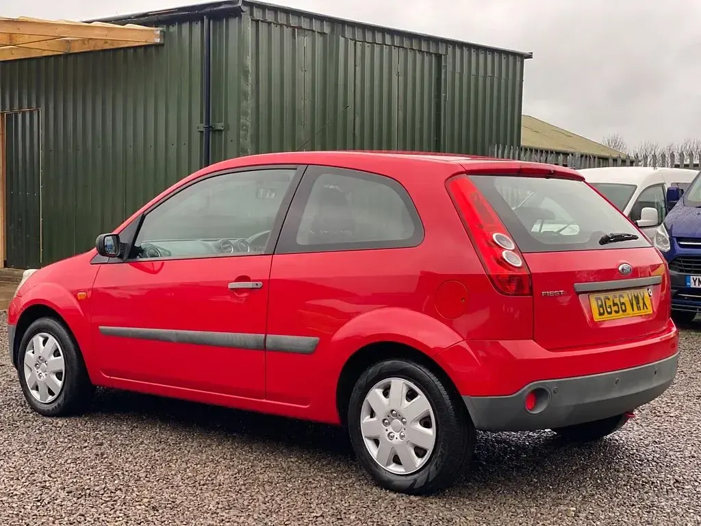 Used Ford Fiesta Studio 75 HP (55 kW) 2006 Red Hatchback