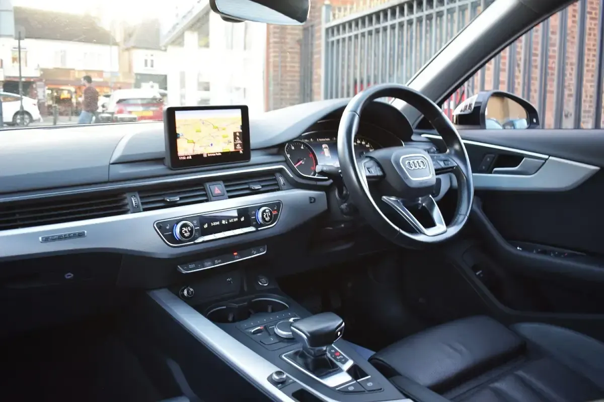 Używany Audi A4 Allroad Sport 190 KM (139 kW) 2018 Czarny Kombi