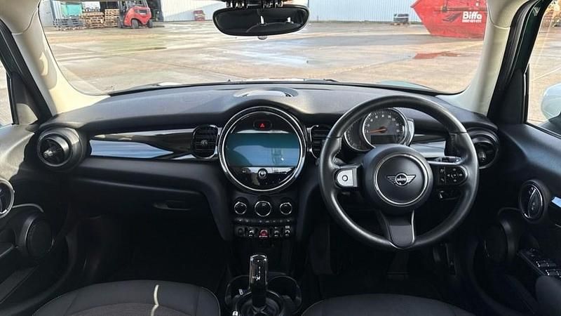 Used Mini Cooper Classic 134 HP (98 kW) 2022 Green Hatchback