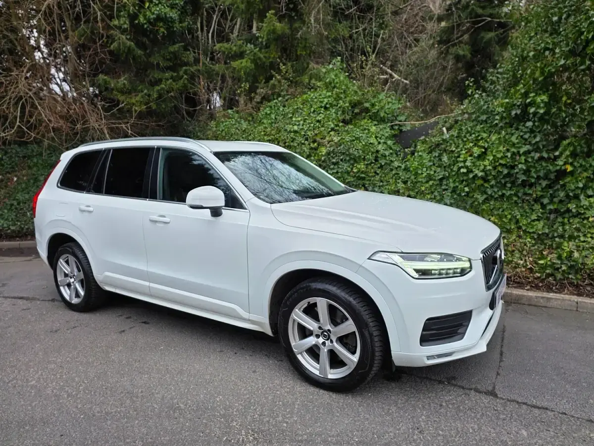 Used Volvo XC90 Momentum 235 HP (172 kW) 2020 White SUV