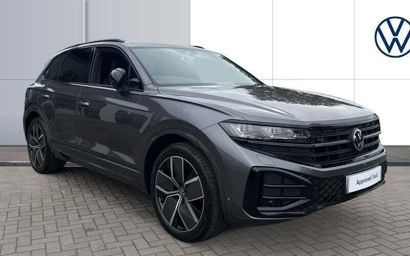 Used 2026 VW Touareg Black Edition SUV | £52,945 (Good price) - Image 1/4