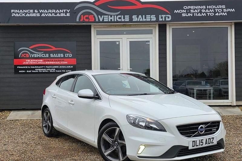 White Used 2015 Volvo V40 R-Design Hatchback | £6,495 (Good price) - Image 1/1