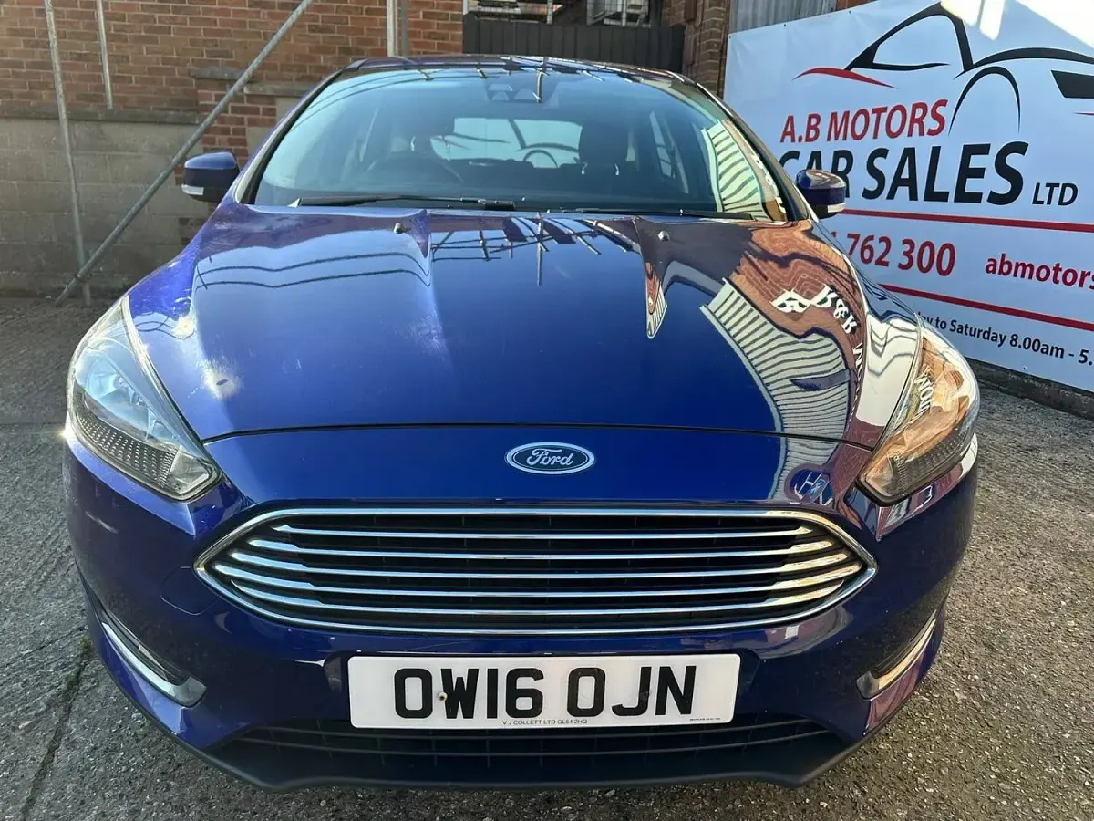 Used Ford Focus Titanium 120 HP (88 kW) 2016 Blue Hatchback