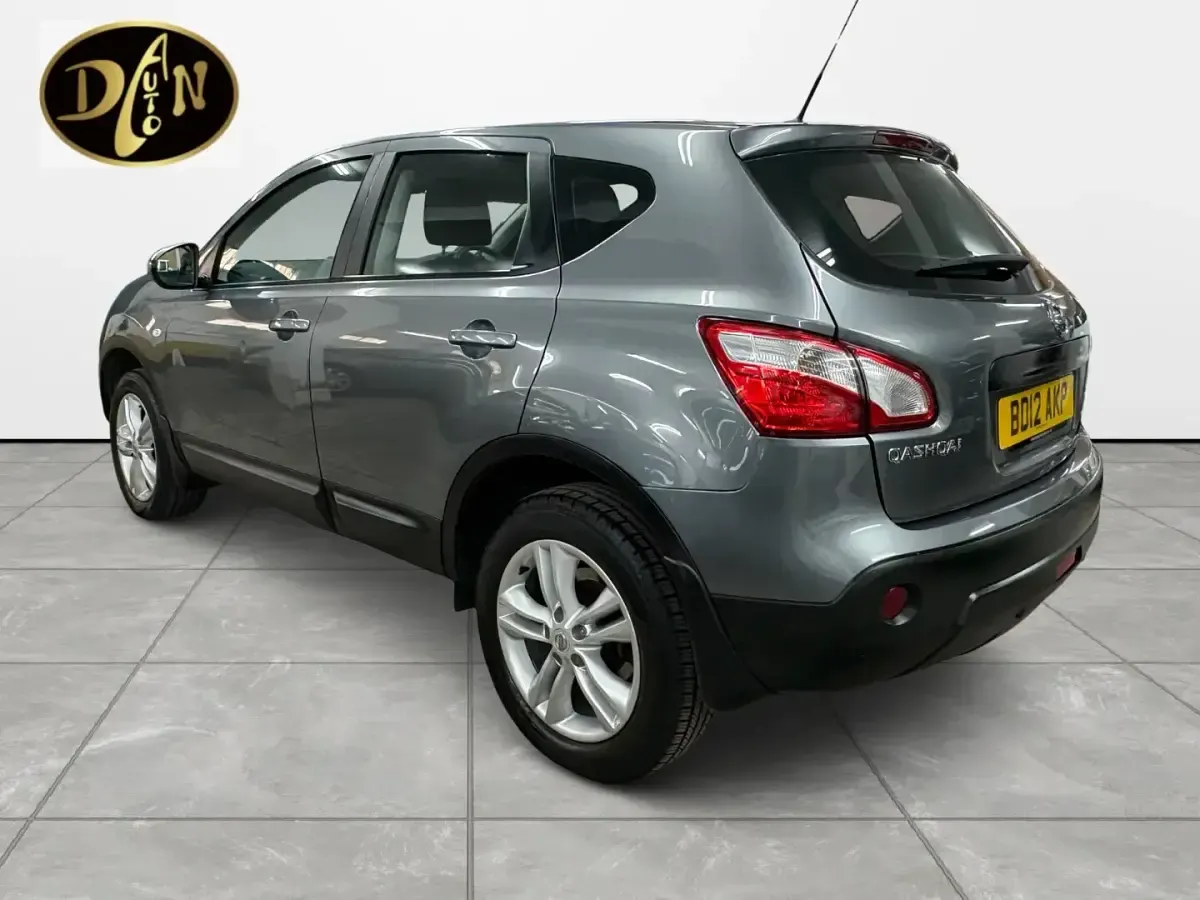Begagnad Nissan Qashqai Acenta 117 HK (86 kW) 2012 Grå SUV