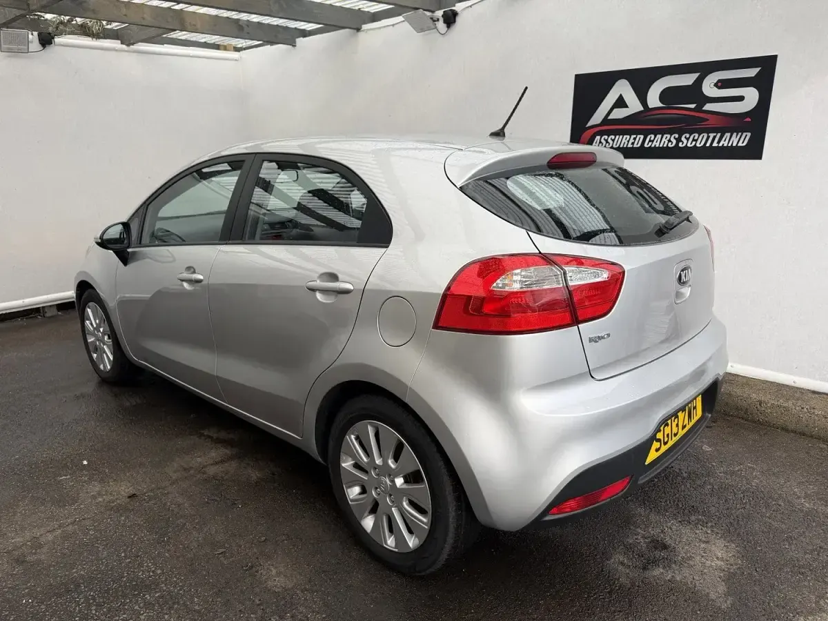 Used Kia Rio 84 HP (61 kW) 2013 Silver Hatchback