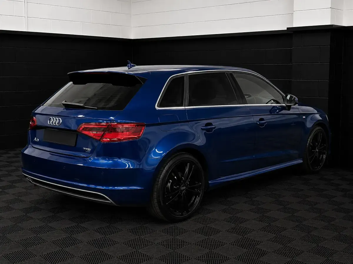 Begagnad Audi A3 S-Line 184 HK (135 kW) 2014 Blå Halvkombi