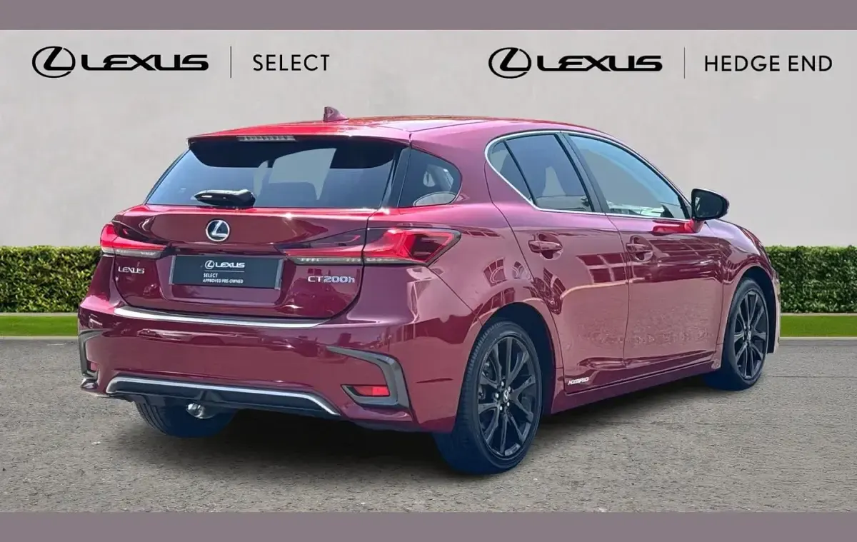 Used Lexus CT200h 136 HP (100 kW) 2018 Red Hatchback