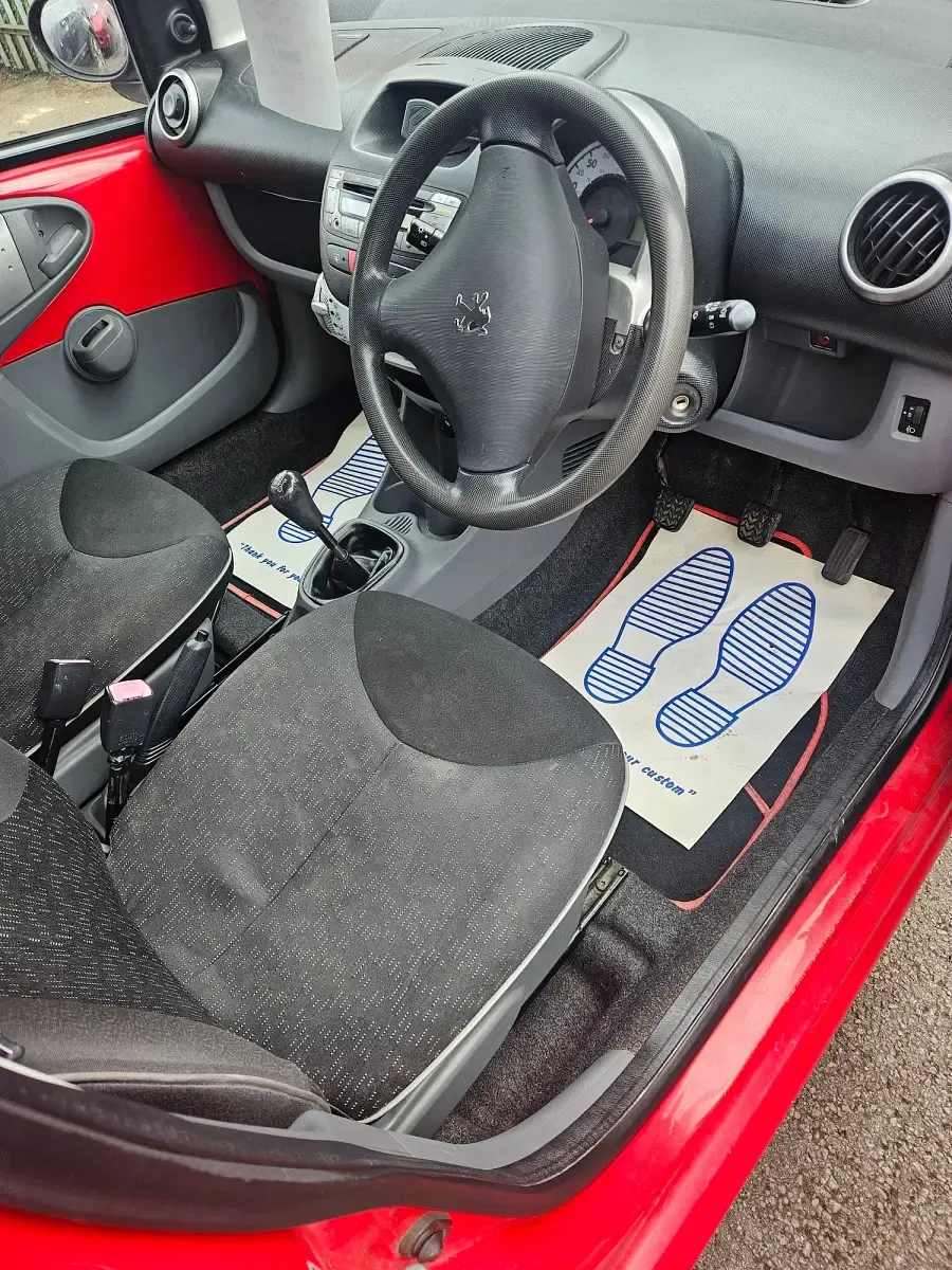 Used Peugeot 107 68 HP (50 kW) 2010 Red Hatchback