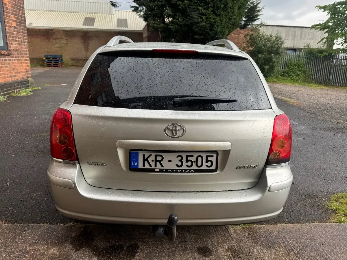 Used Toyota Avensis 116 HP (85 kW) 2005 Silver Estate