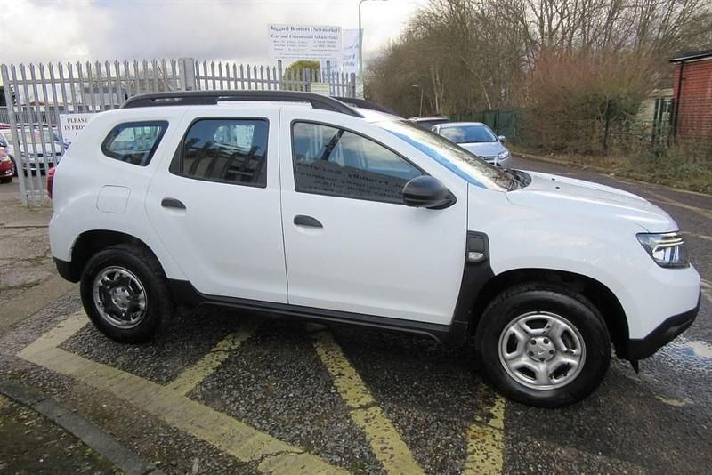 Begagnad Dacia Duster Essentiel 90 HK (66 kW) 2022 Vit SUV