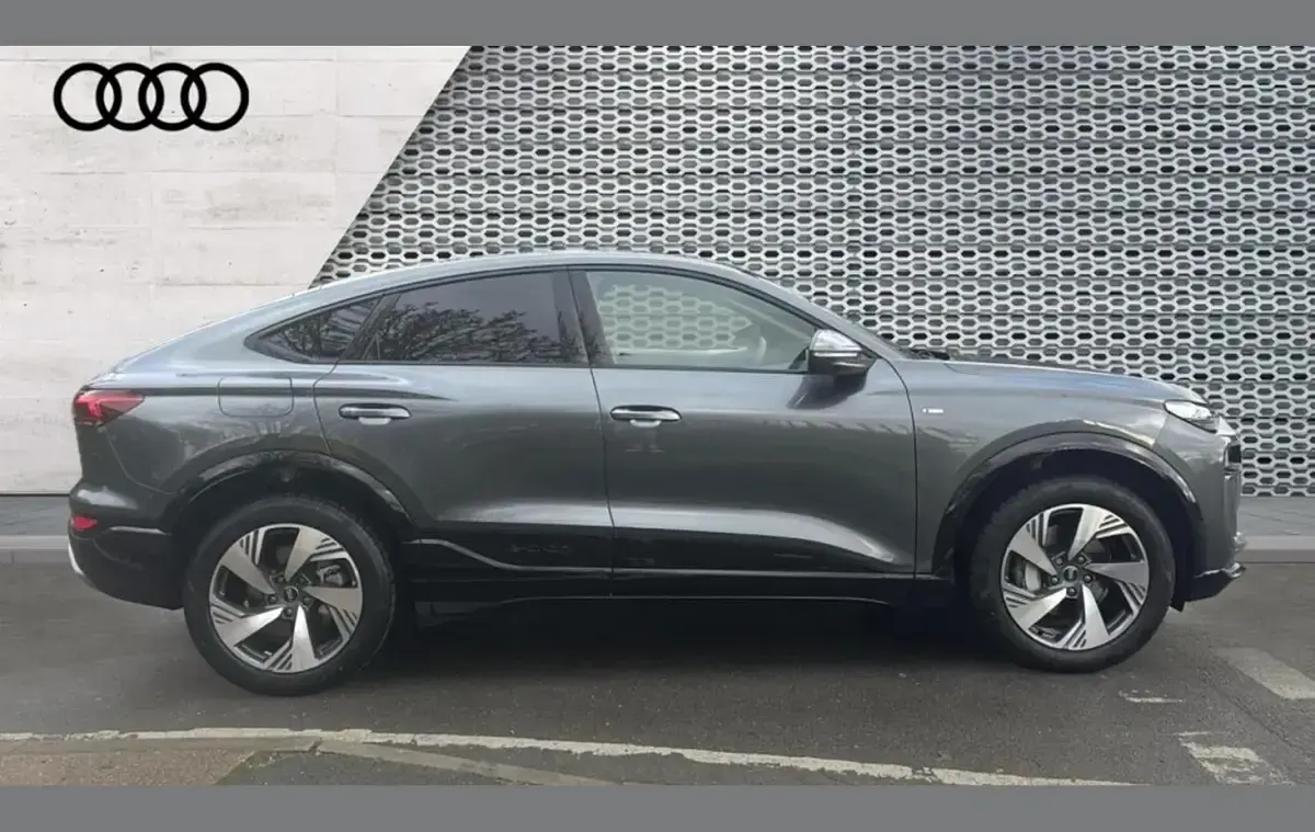 Begagnad Audi Q6 e-tron S-Line 284 kW (387 HK) 2026 Grå SUV