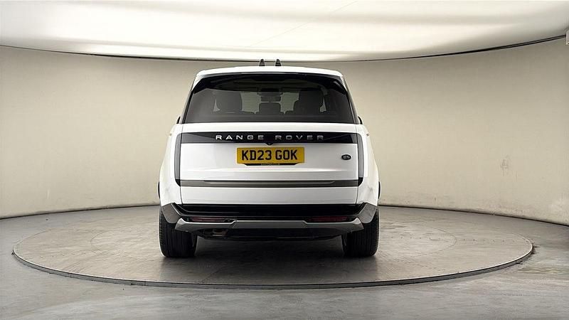 Used Land Rover Range Rover HSE 300 HP (220 kW) 2023 Ostuni pearl white SUV