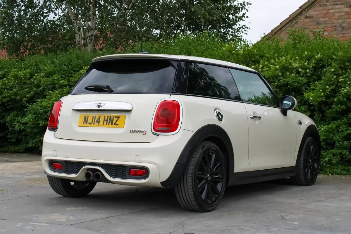 Used Mini Cooper S Hatch 2014 White Hatchback
