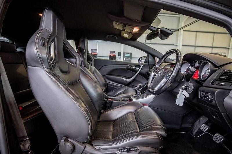 Used Vauxhall Astra GTC S 280 HP (205 kW) 2014 Black Coupe