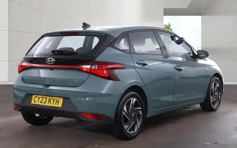 Used Hyundai i20 SE 101 HP (74 kW) 2023 Green Hatchback