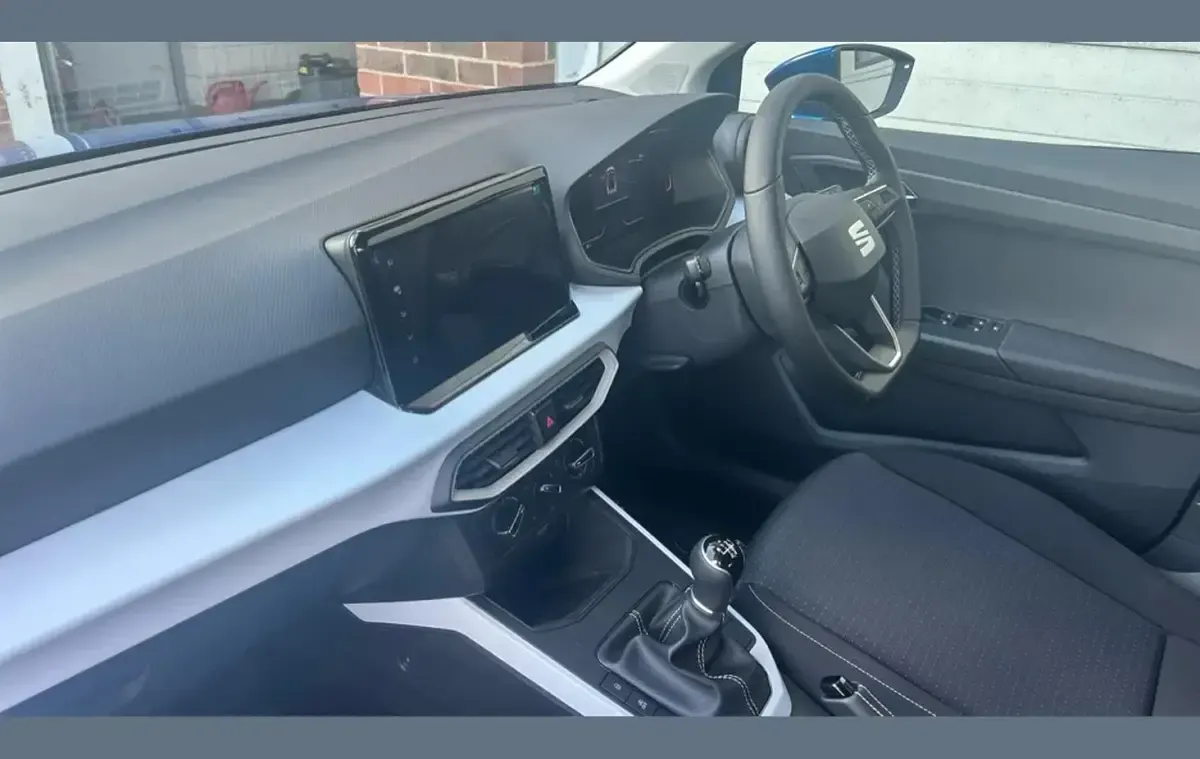 Usado Seat Arona SE Technology 94 CV (69 kW) 2026 Azul SUV