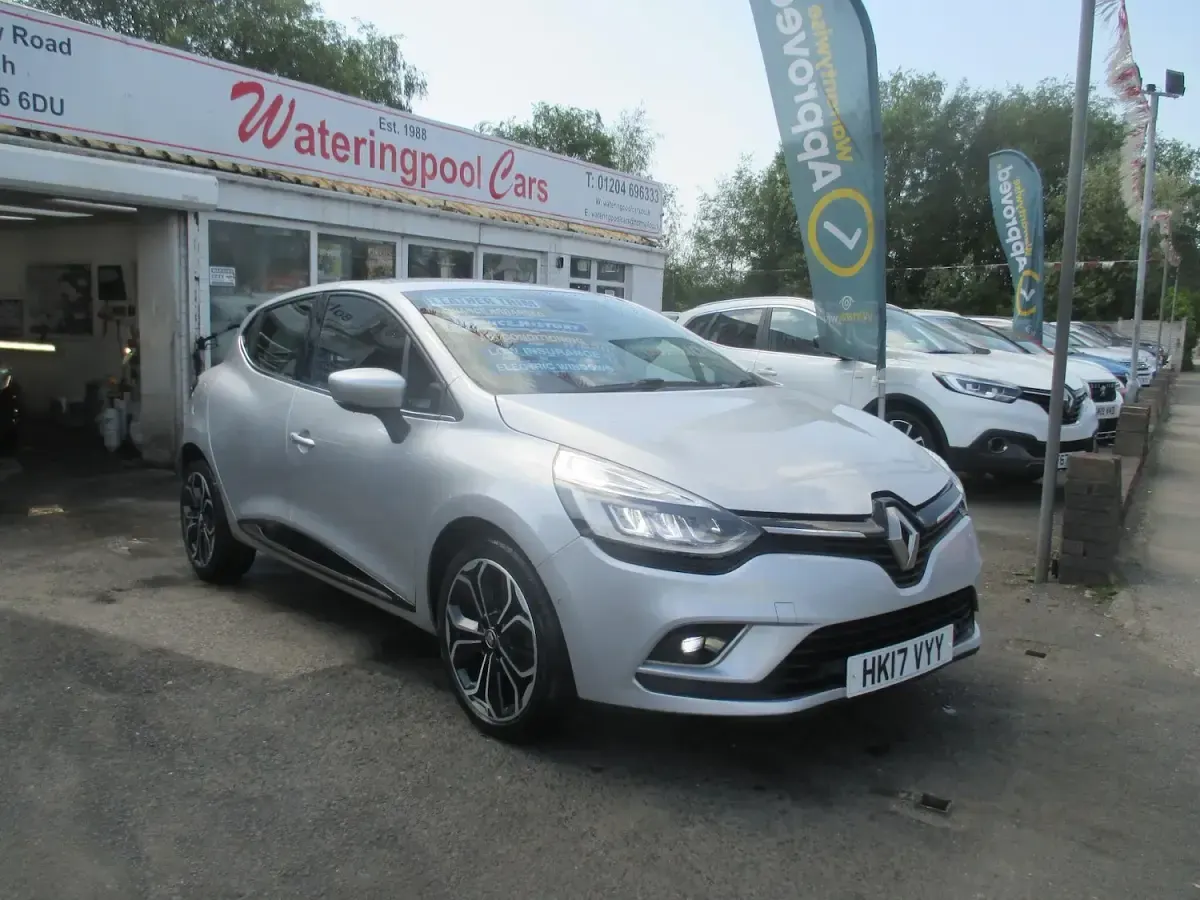 Used Renault Clio Signature 2017 Silver Hatchback