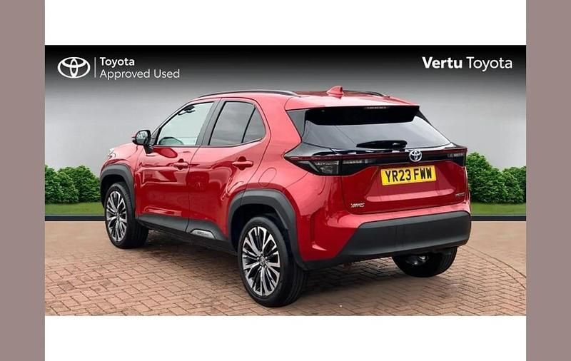 Used Toyota Yaris Cross 113 HP (83 kW) 2023 Red SUV