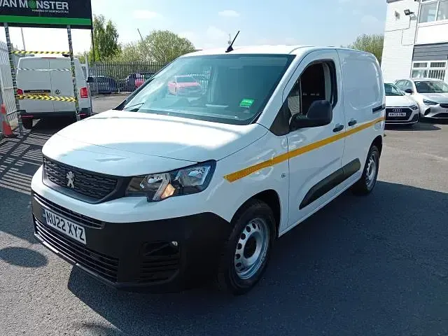 Used Peugeot Partner Premium 100 HP (73 kW) 2022 White MPV