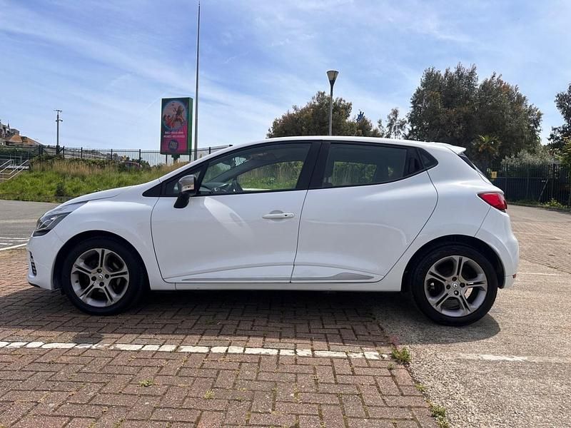 Used Renault Clio IV Dynamique 90 HP (66 kW) 2015 White Hatchback