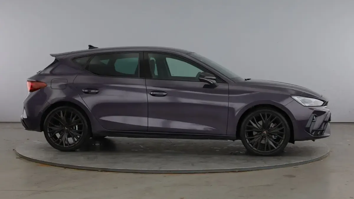 Used Cupra Leon 150 HP (110 kW) 2026 Mauve/purple Hatchback