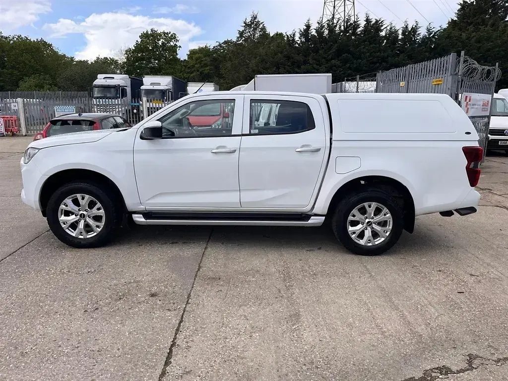 Used Isuzu D-Max 164 HP (120 kW) 2023 White Pickup