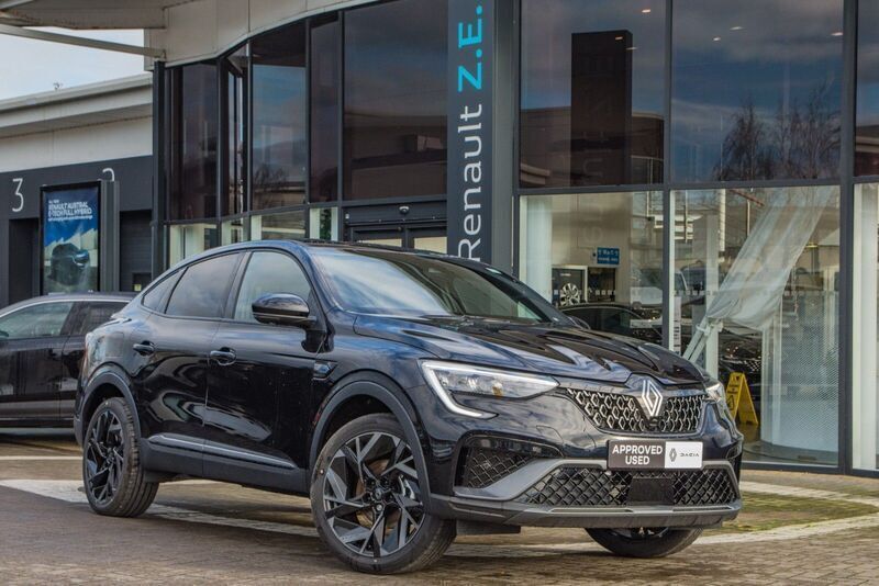 Black Used 2024 Renault Arkana Esprit Alpine SUV | £21,495 (Fair price) - Image 1/4