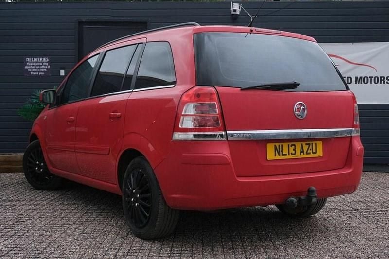 Used Vauxhall Zafira 115 HP (84 kW) 2013 Red MPV