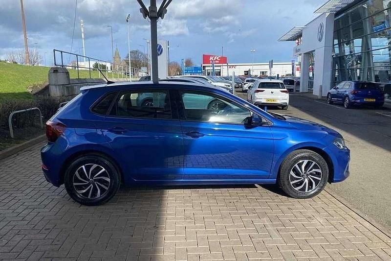 Used VW Polo Life 95 HP (69 kW) 2024 Blue Hatchback