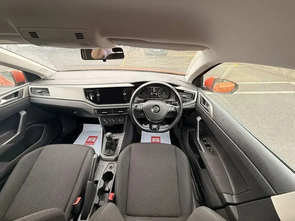 Used VW Polo SE 95 HP (69 kW) 2018 Orange Hatchback