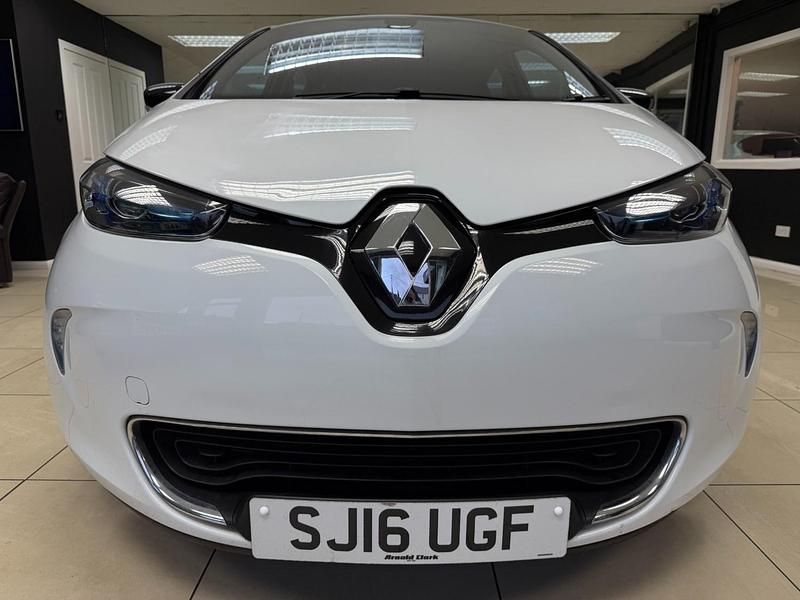 Used Renault Zoe Dynamique 64 kW (88 HP) 2016 White Hatchback