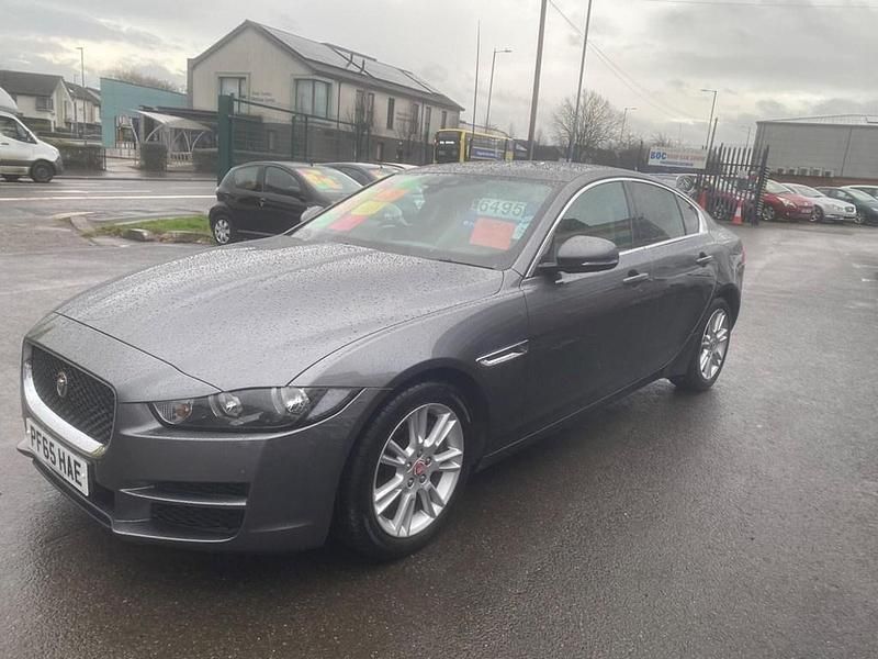 Begagnad Jaguar XE Prestige 180 HK (132 kW) 2016 Grå Sedan