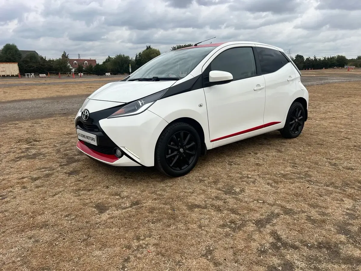 Used Toyota Aygo x-press 2018 White Hatchback