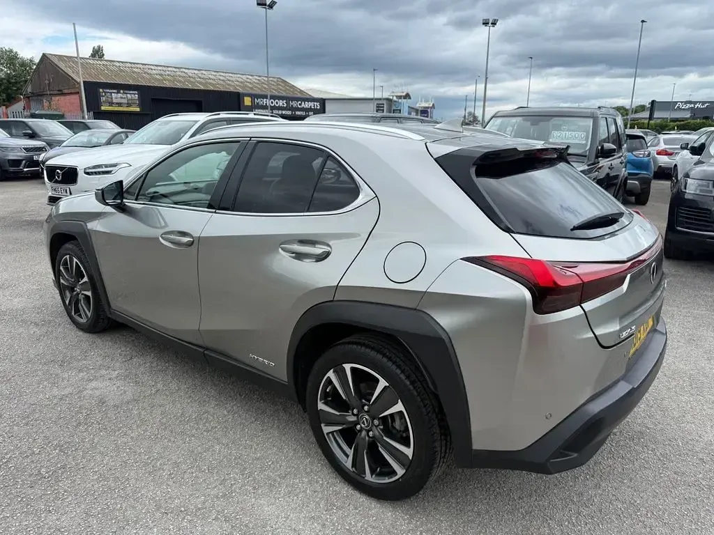 Used Lexus UX 250h 2019 Silver SUV