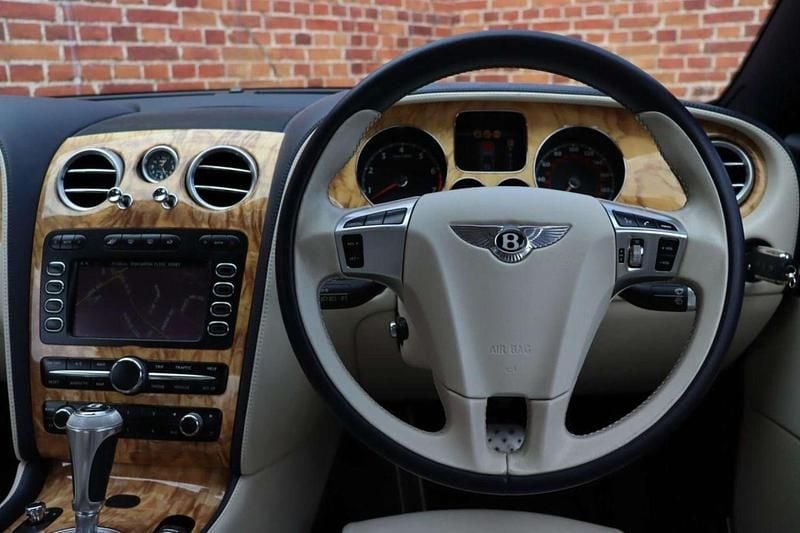 Begagnad Bentley Continental 600 HK (441 kW) 2009 Blå Sedan