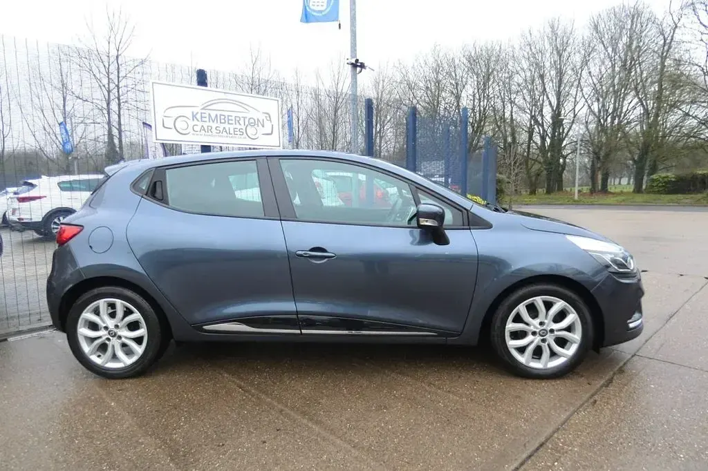 Used Renault Clio IV Dynamique 90 HP (66 kW) 2018 Grey Hatchback