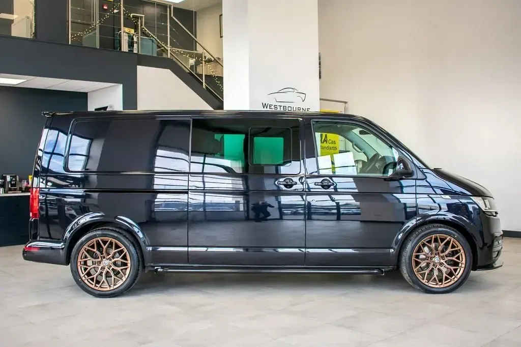 Begagnad VW Transporter Highline 150 HK (110 kW) 2022 Svart Van
