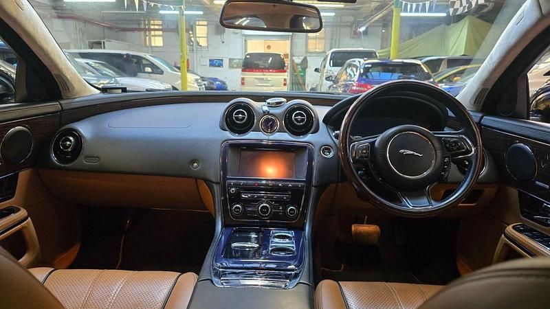 Used Jaguar XJL Supercharged 510 HP (375 kW) 2011 Black Sedan