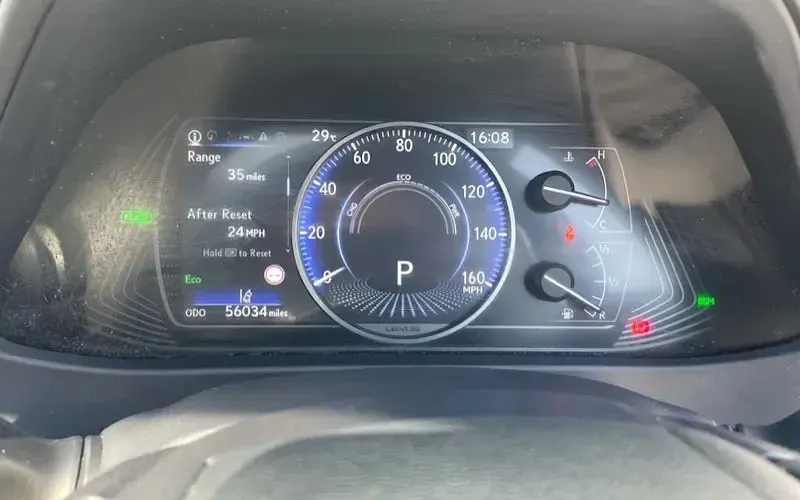 Used Lexus UX 184 HP (135 kW) 2020 Silver SUV