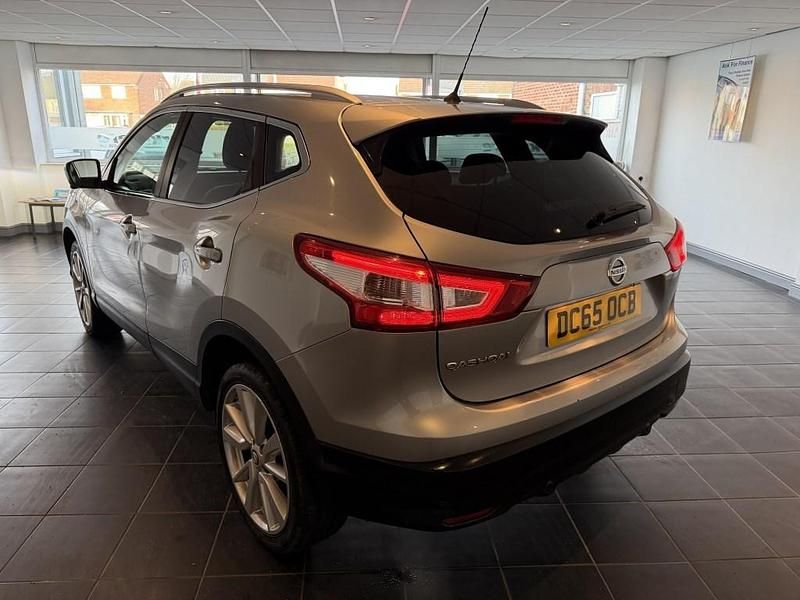 Used Nissan Qashqai Tekna 115 HP (84 kW) 2015 Silver SUV