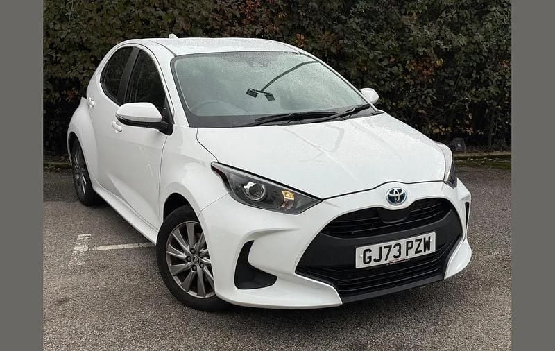 White Used 2023 Toyota Yaris Hybrid Hatchback | £17,299 (Good price) - Image 1/4