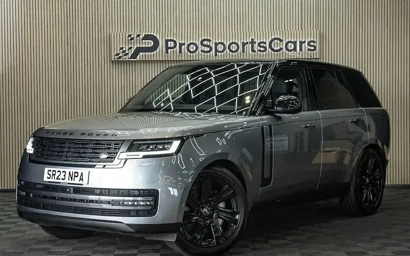Used Land Rover Range Rover SE 300 HP (220 kW) 2025 SUV