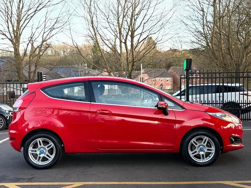 Used Ford Fiesta Zetec 2013 Red Hatchback