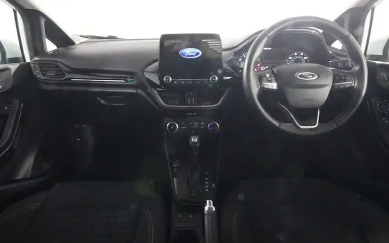 Used Ford Fiesta Zetec 101 HP (74 kW) 2019 White Hatchback