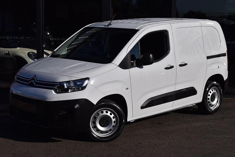 Used Citroën Berlingo 100 HP (73 kW) 2023 White MPV